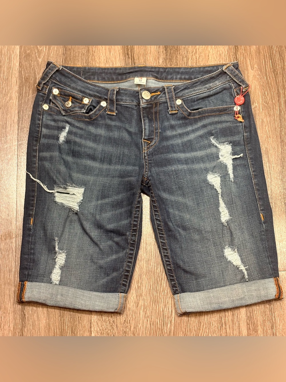 True Religion women's knee-length distressed denim shorts with cuffs Size 32/14